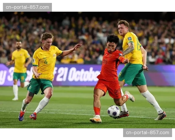 一次长达两分钟的连续控球以被抢断告终，客队球迷看台响起嘘声。