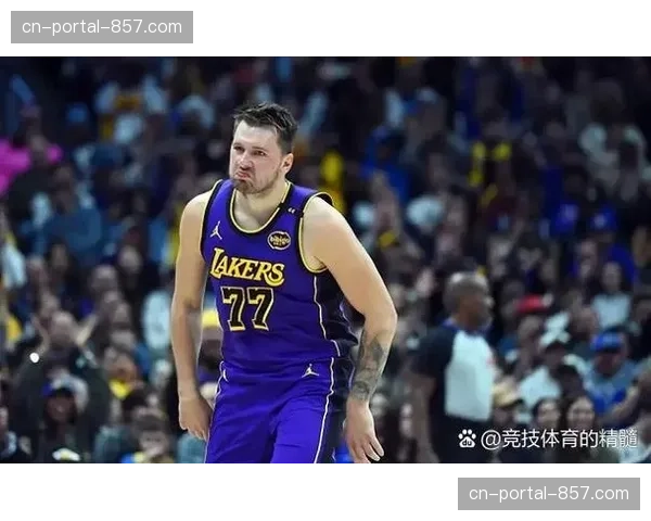 NBA常规赛：独行侠主场力克掘金，东契奇三双引领逆转